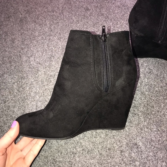 Black heels - Picture 3 of 3